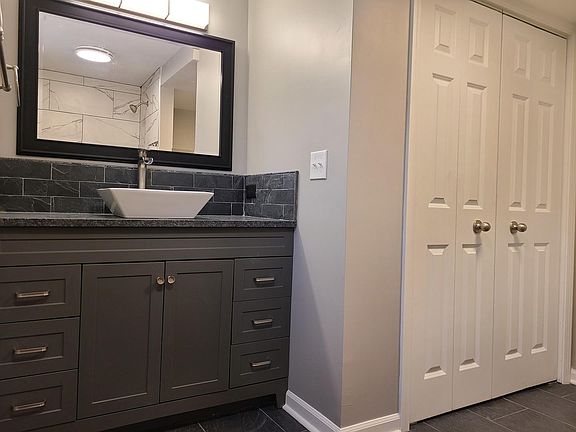4th image of 212 S 4th St #4