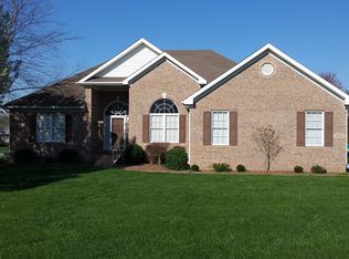 800 Hunters Pointe Ln, Bowling Green, KY 42104