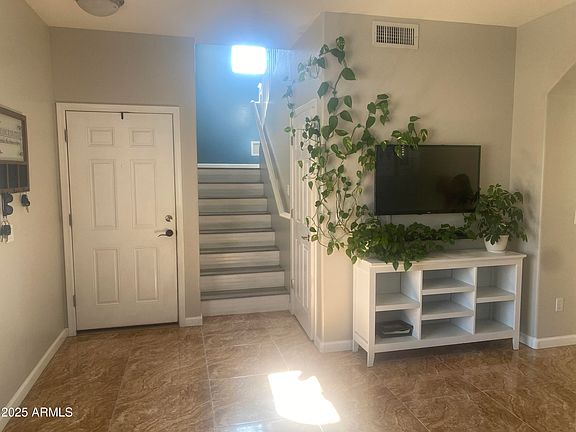 5th image of 546 E SAN CARLOS Way