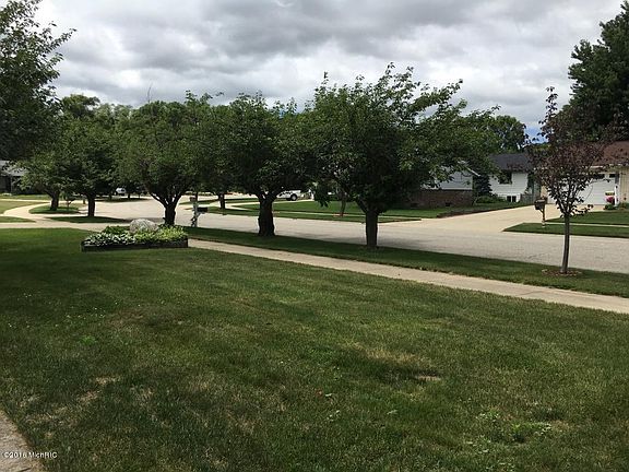 2nd image of 754 N Meadow Dr