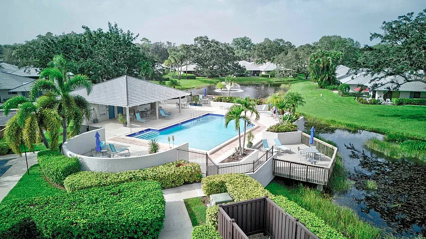 829 Club Dr