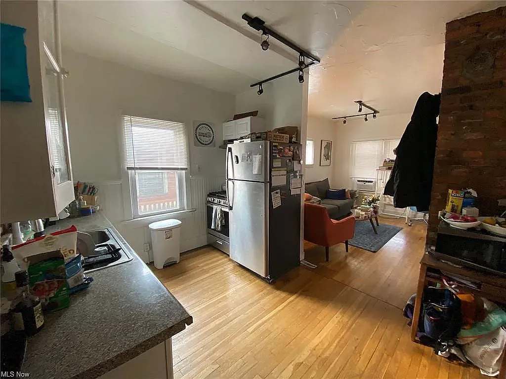 1 bed, 641 sqft, $1,300 — Photo 2