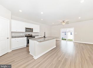 136 Cramsford St, Falling Waters, WV 25419