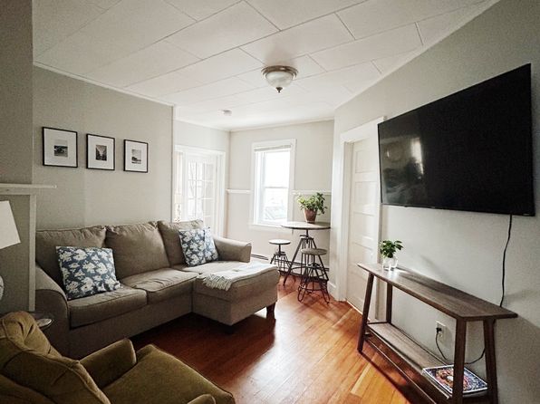 38 Pleasant St Unit 1