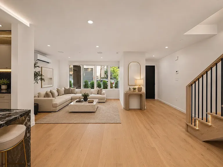 41-15 24th St #Townhouse 4 — Photo 2