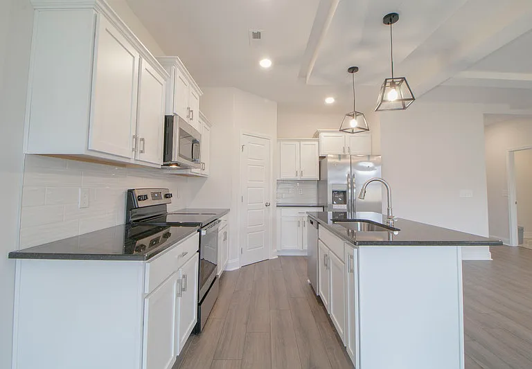190 Monaghan Dr — Photo 4