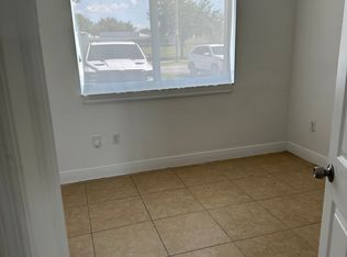 689 NW 6th St, Florida City, FL 33034