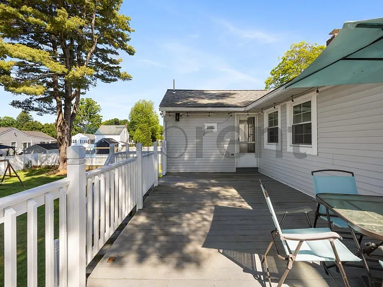371 Salem St — Photo 23