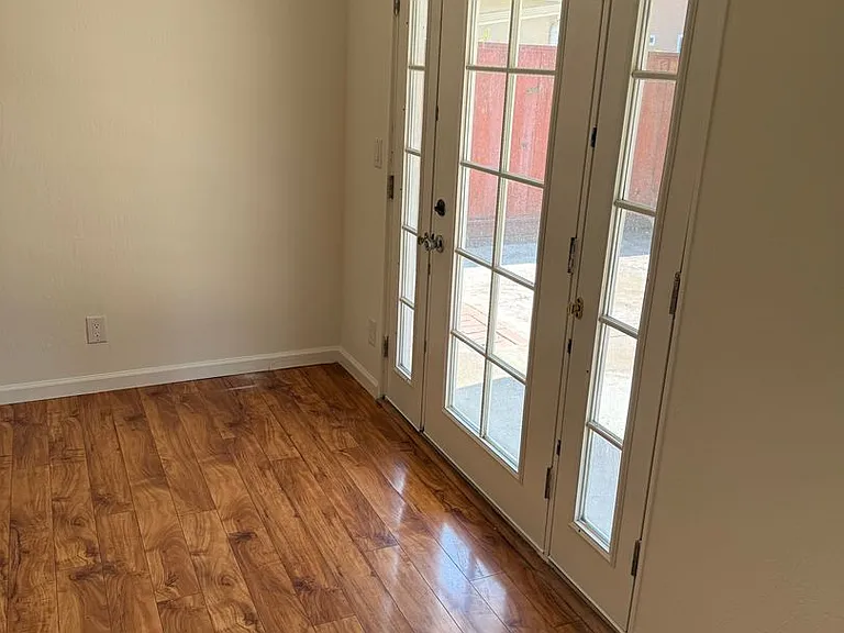 3893 Clough Ave — Photo 7