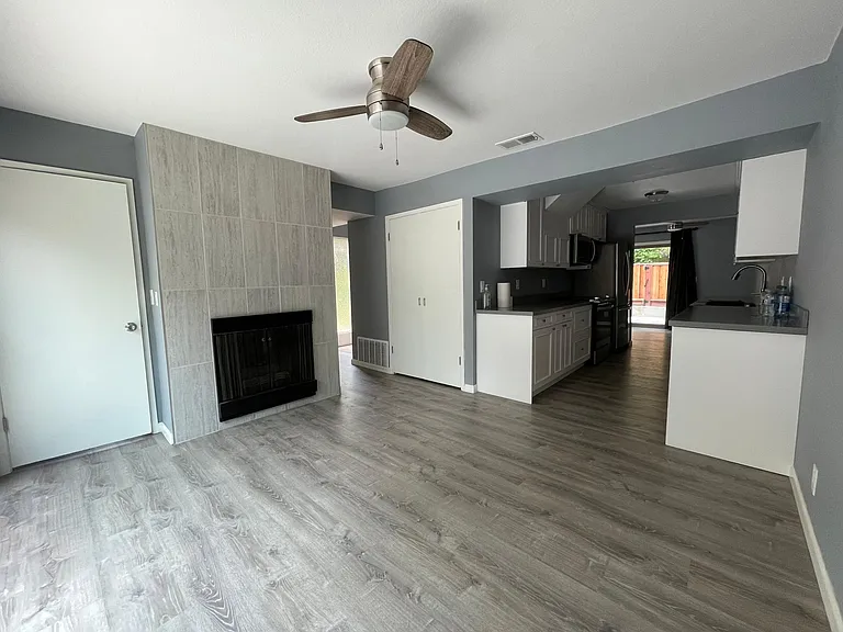 1875 Holland Dr — Photo 5