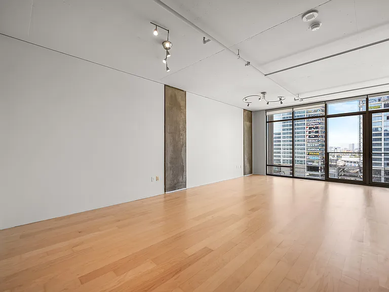 1100 S Hope St #1410 — Photo 18