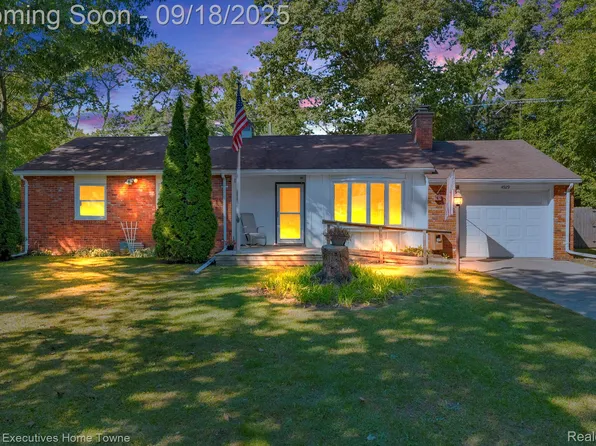 4929 Forman Dr, Fort Gratiot, MI 48059