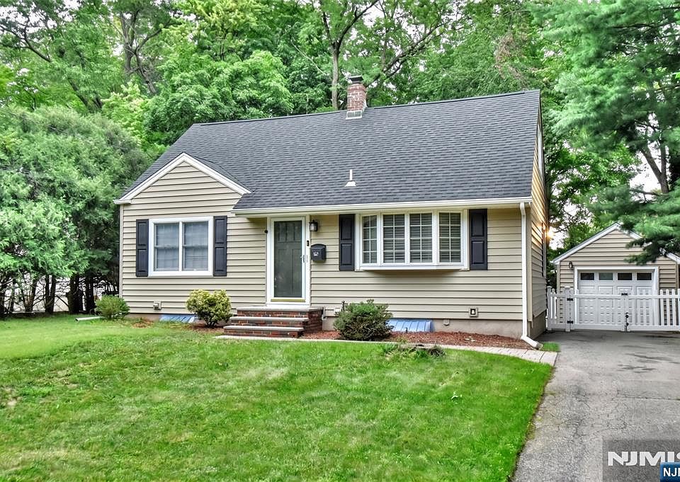 1st image of 367 S Pleasant Avenue
