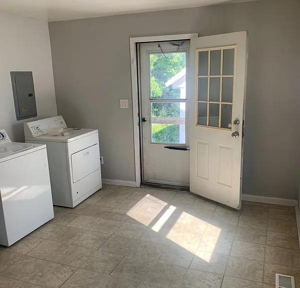 24528 Grove Ave — Photo 7