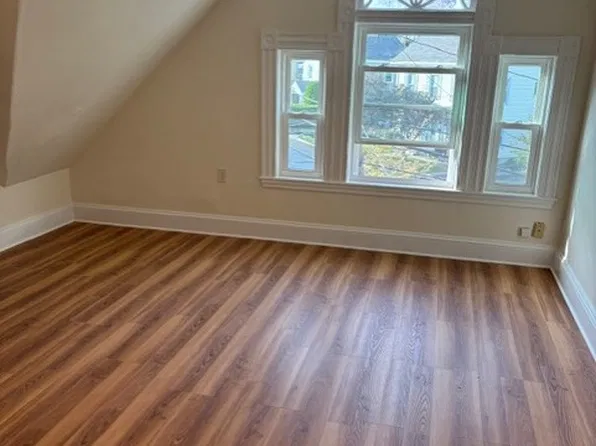 28 Jefferson St #3, Newton, MA 02458