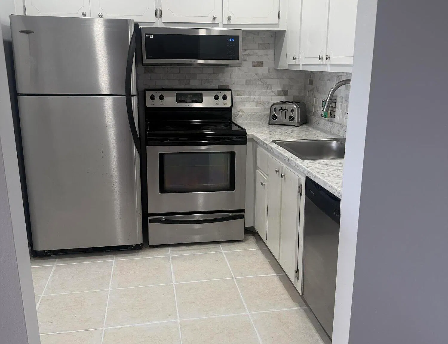 1 bed, 1.5 bath, 720 sqft, $1,390 — Photo 1