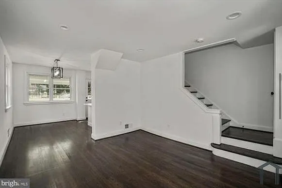 3 bed, 1152 sqft, $3,350 — Photo 3