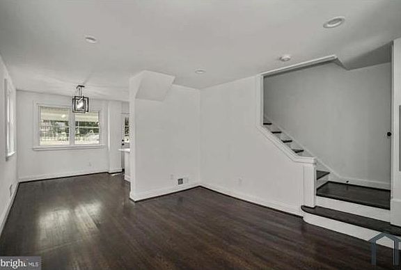 3rd image of 4221 Hildreth St SE