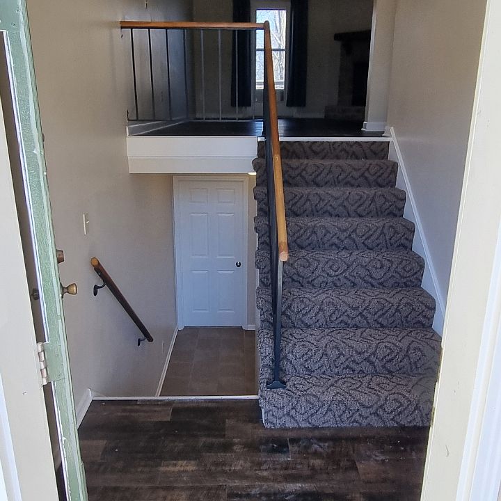 Large 3 Bedroom 2 Full Bathroom updated unit.