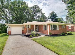 5103 Staten Dr, Godfrey, IL 62035
