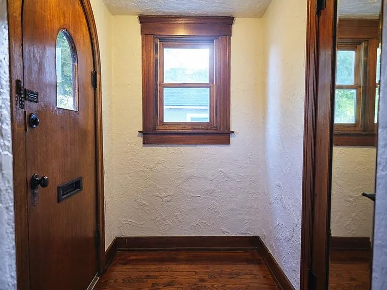 935 E Clinton Ave — Photo 5