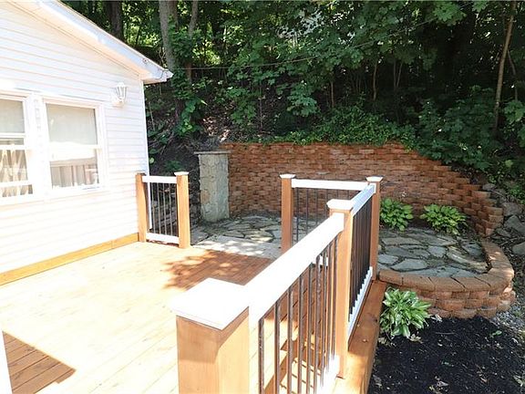 3rd image of 301 Dunbar Aly