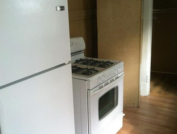 5th image of 710 Montclair Ave APT B
