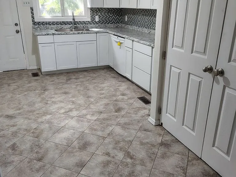 217 N Martinson St — Photo 5
