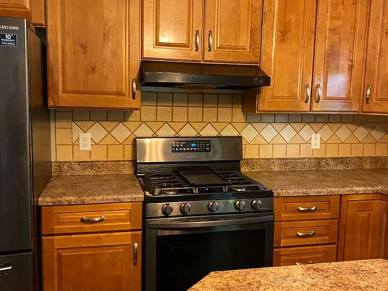 883 Roanoke Dr — Photo 22
