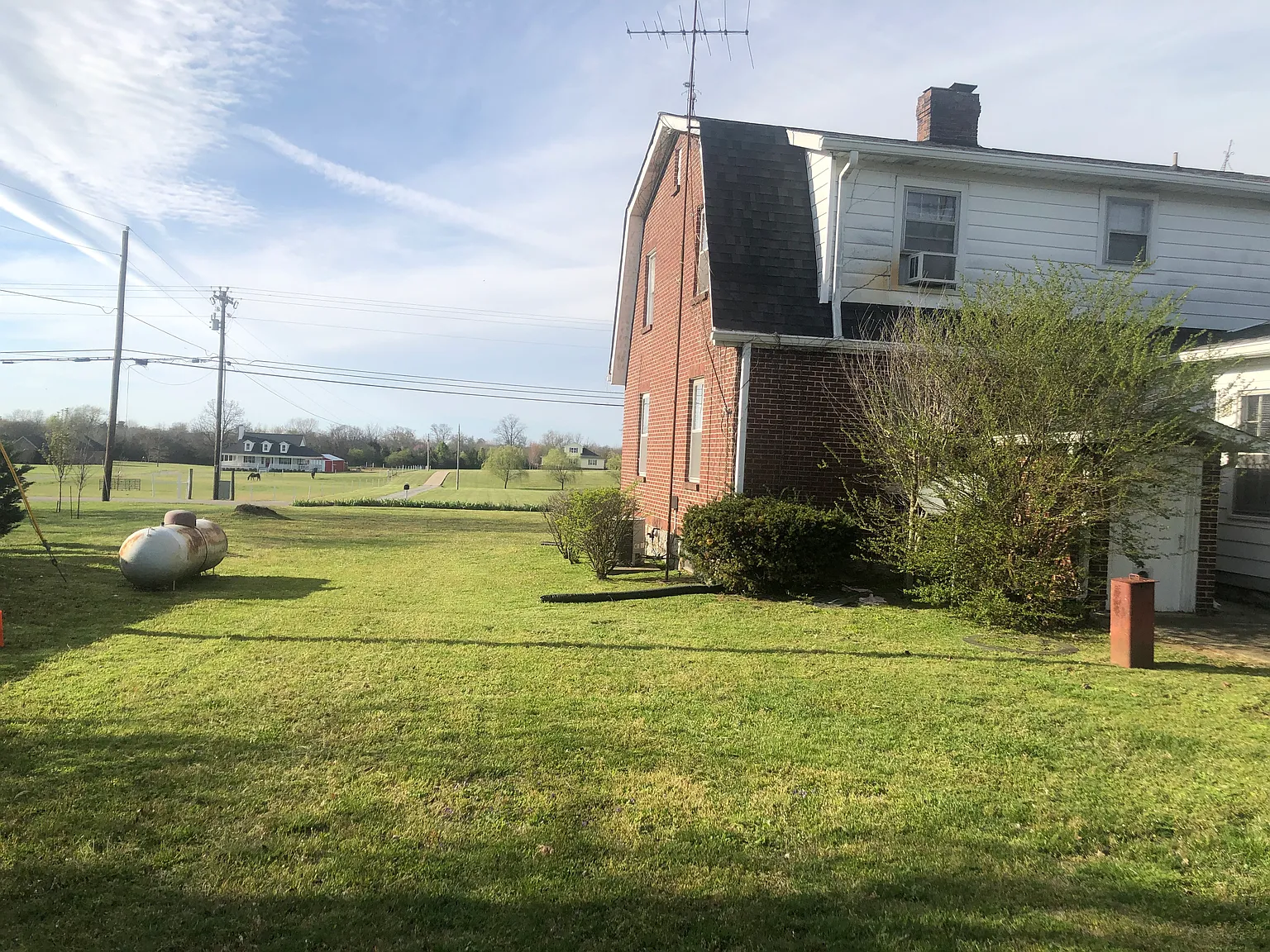 3 bed, 2124 sqft, $2,400 — Photo 4