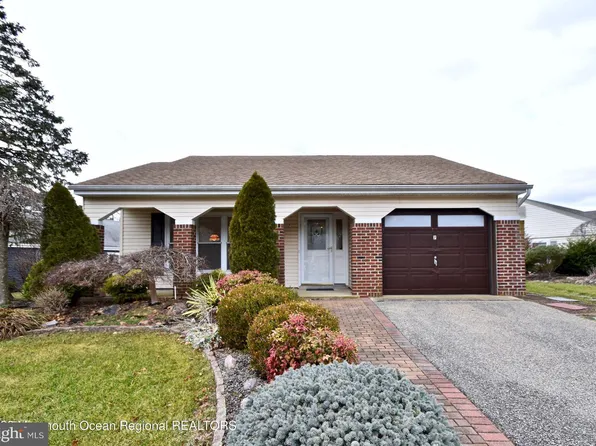 7 Flintshire Ter, Manchester, NJ 08759