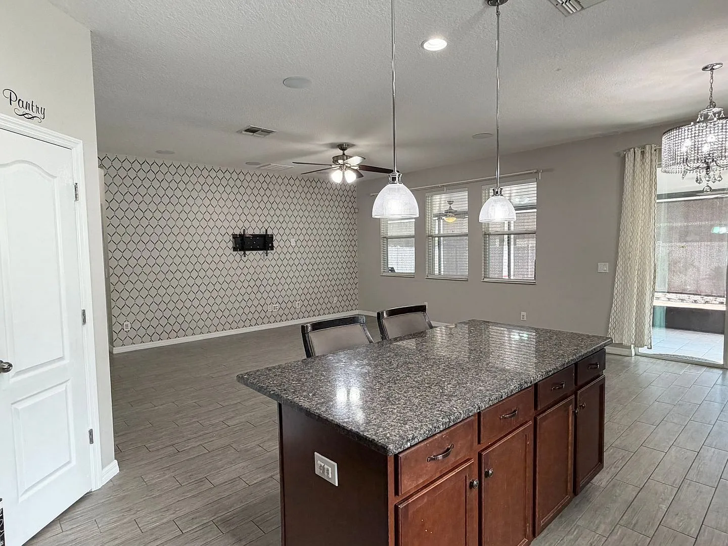 4 bed, 2.0 bath, 1850 sqft, $2,699 — Photo 4
