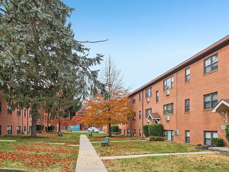 Springfield Green Apartments — Photo 24