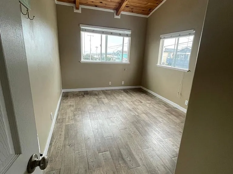 490 Whidbey St #A — Photo 14