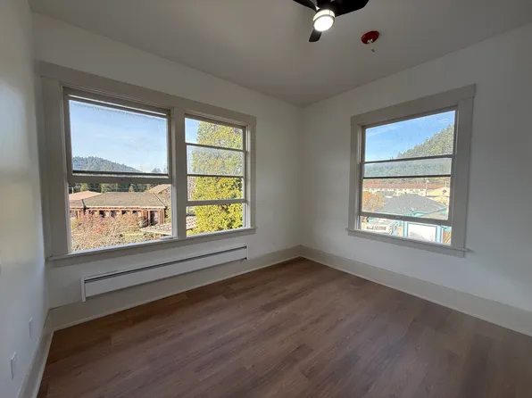 500 B St #2B, Scotia, CA 95565