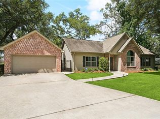 1852 Valmont St, Mandeville, LA 70448