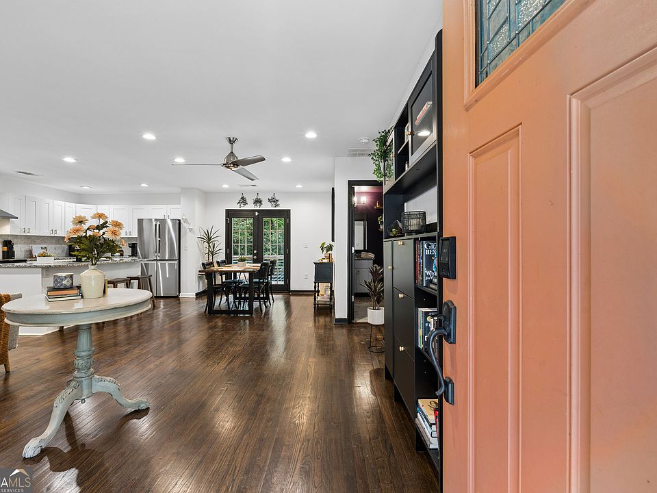 1st image of 2127 Garden Cir