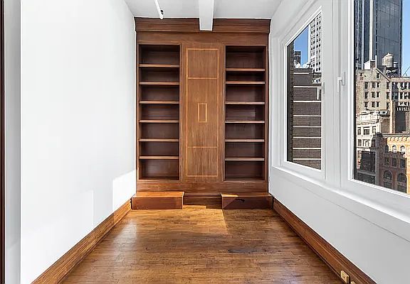 5th image of 11 W 30th St APT 12R