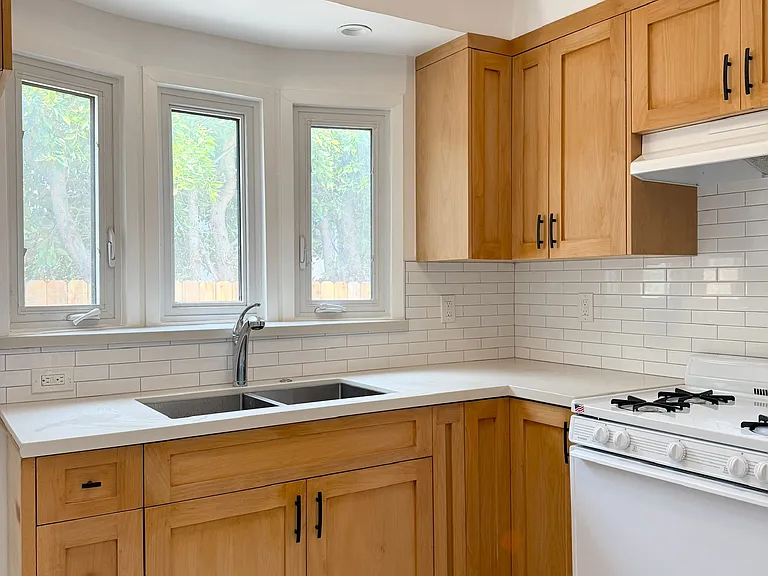 5907 Pickford St — Photo 8