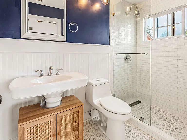 4866 Santa Cruz Ave — Photo 16