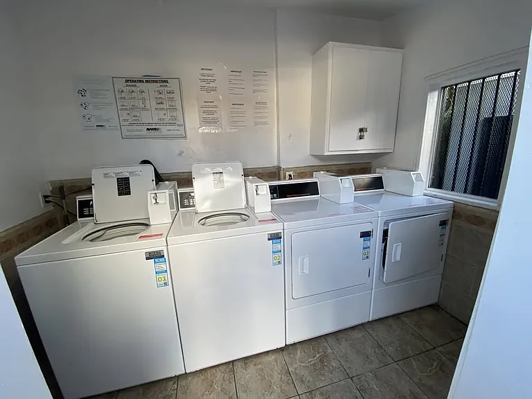 580 N Kingsley Dr #B — Photo 7