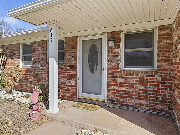 4th image of 617 Locust St