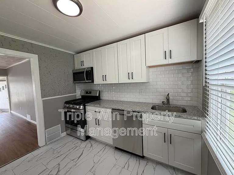 2308 Huntington Ave — Photo 13