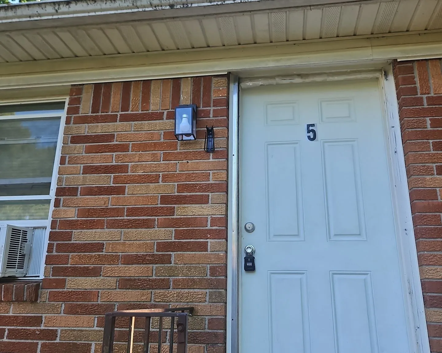 811 Scott #5, Brownsville - Unit 1 — Photo 3
