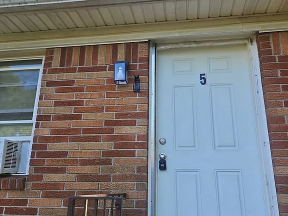 3rd image of 811 Scott St #5