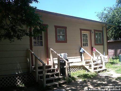 3rd image of 402 E HERMITAGE CT