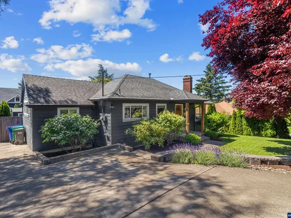 9584 SW Tenino Ct, Portland, OR 97266