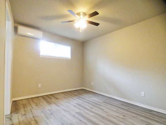 4th image of 4811 Oakland St #5