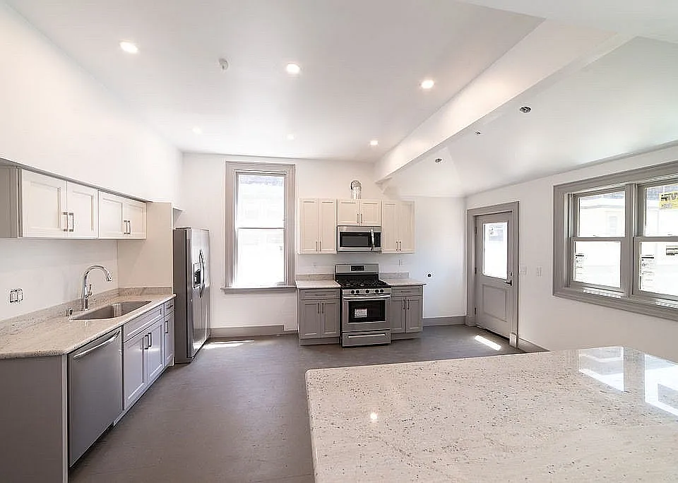 2524 Dwight Way