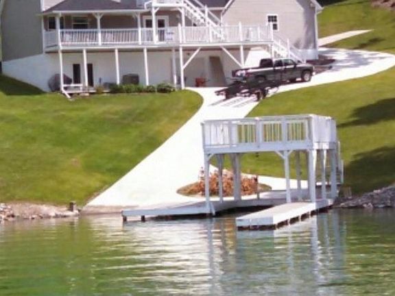 2nd image of 874 Blue Heron Ln